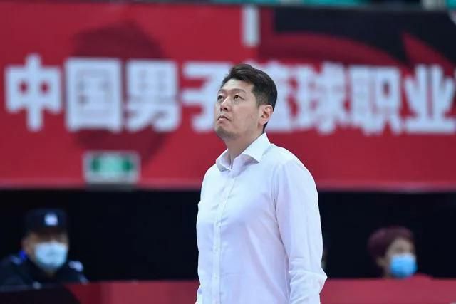 主要引领我们再次面向民间，寻找那些已经消失了的和即将消失的美味，比如湖南山中的人家制作蕨根粉，制作方法通常是爷爷传给孙子。